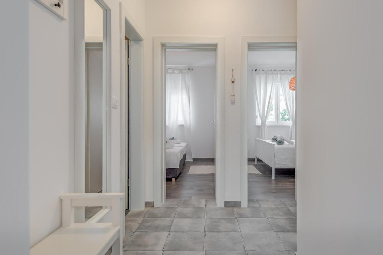 New And Chic Place Near Old Town Of Trogir Eksteriør billede
