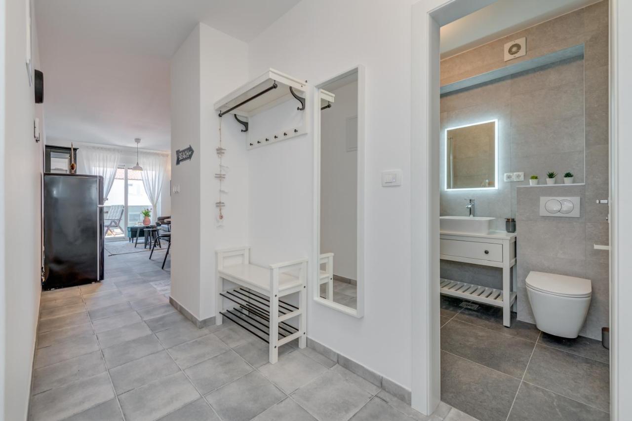 New And Chic Place Near Old Town Of Trogir Eksteriør billede