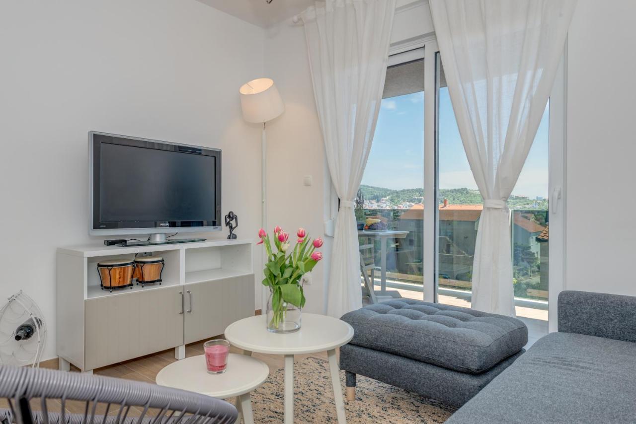 New And Chic Place Near Old Town Of Trogir Eksteriør billede