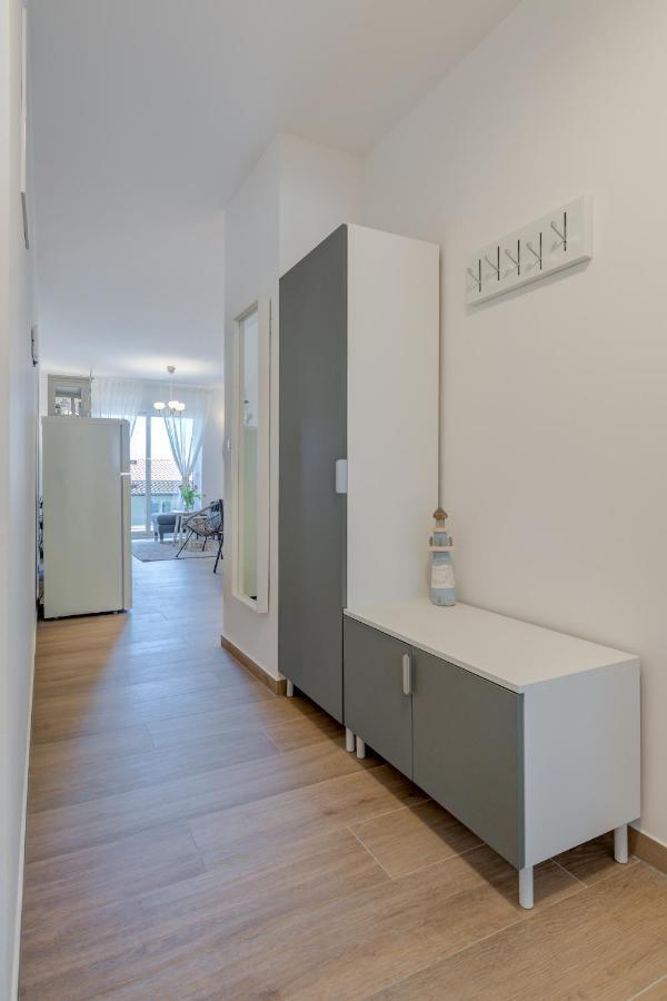 New And Chic Place Near Old Town Of Trogir Eksteriør billede